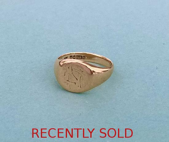 A GENTS 9CT GOLD SIGNET RING