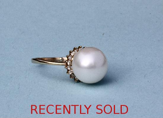 LOVELY SOUTH SEA PEARL AND DIAMOND COCKTAIL RING
