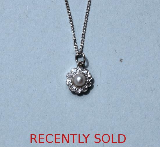 PRETTY PEARL AND DIAMOND PENDANT
