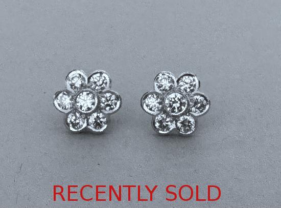 VINTAGE PRETTY DAISY CLUSTER EARRINGS
