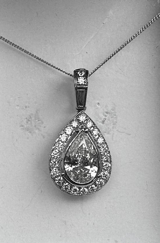 SUPERB DIAMOND PENDANT