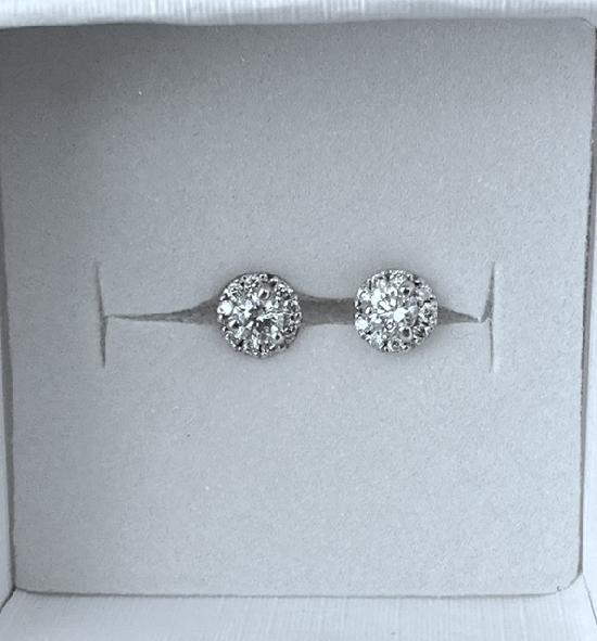 SUPERB QUALITY DIAMOND STUD EARRINGS