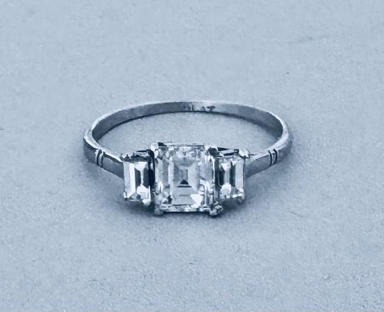 SUPURB QUALITY PLATINUM DIAMOND ENGAGEMENT RING