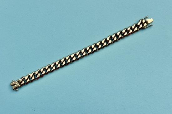 VERY HEAVY CURB LINK BRACELET.