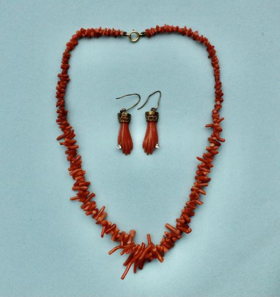VICTORIAN CORAL HAND EARRINGS AND NECKLACE 