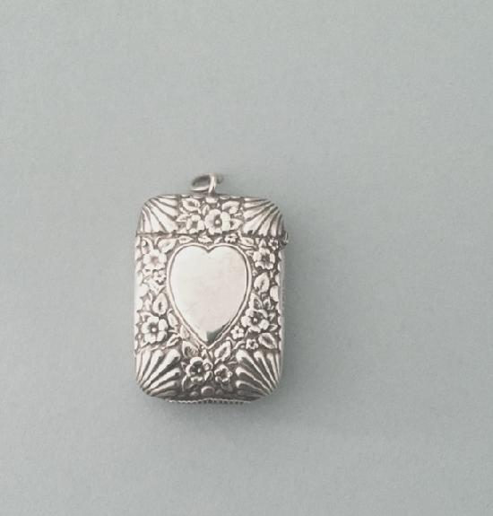 VICTORIAN VESTA MATCH CASE