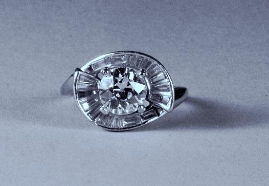 VINTAGE 1950s DIAMOND ENGAGEMENT RING