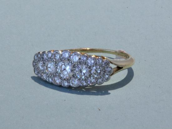 VINTAGE QUALITY BOAT SHAPED RING.