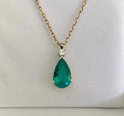 Beautifull Huge Emerald Pendant