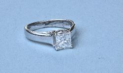 Beautifull Princess-cut Diamond Engagement Ring