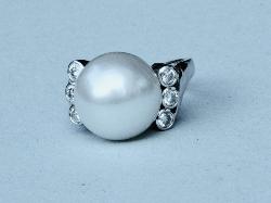 Fabulous Oriental South-sea Pearl And Diamond Ring