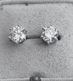 Good Quality Diamond Stud Earrings 1ct Each