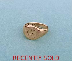 A Gents 9ct Gold Signet Ring