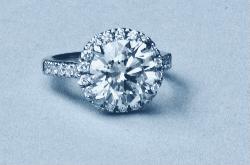 Spectacular Diamond Cluster Engagement Ring